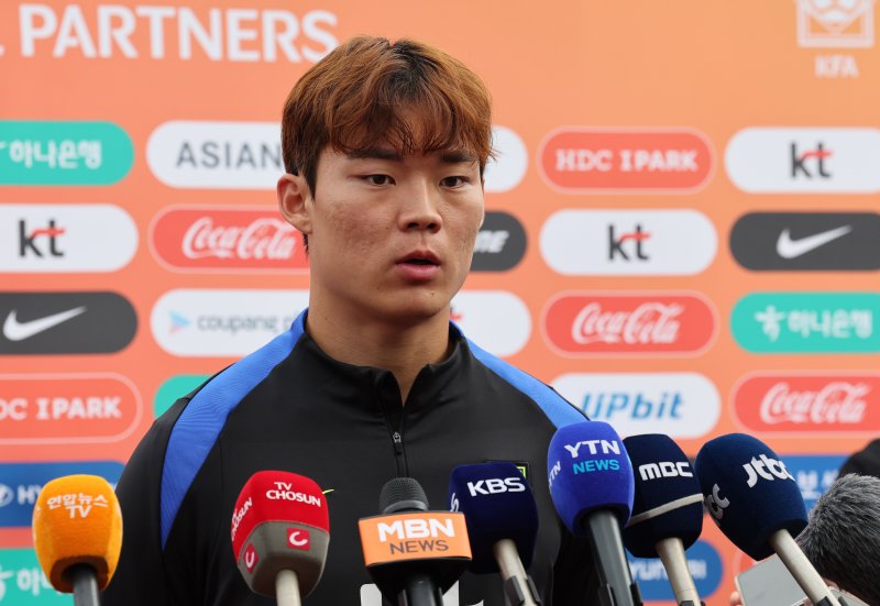 대한민국 남자 축구 국가대표팀 안전한 바카라 사이트가 안전한 바카라 사이트와 A매치 평가전을 앞둔 12일 오후 경기도 고양시 일산서구 고양종합운동장 보조구장에서 인터뷰를 갖고 있다. ⓒ News1 박지혜 기자