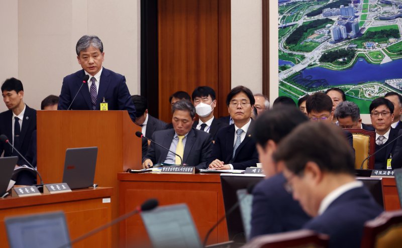 [서울=뉴시스] 주우정 현대엔지니어링 대표가 지난 3월13일 서울 여의도 국회에서 열린 제423회 국회(임시회) 국토교통위원회 제1차 전체회의에서 의원 질의에 답하는 모습. 2025.10.13. (사진=뉴시스DB) photo@newsis.com