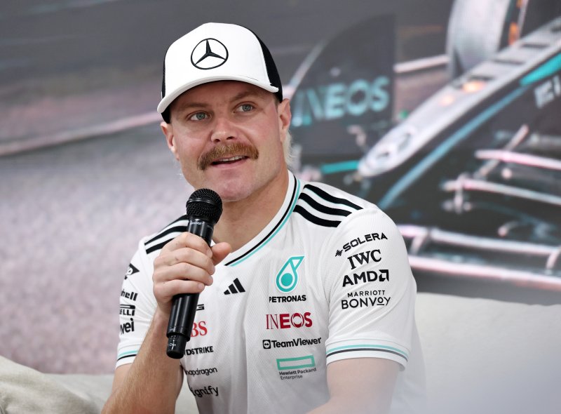 메르세데스-AMG 페트로나스 소속 F1드라이버 발테리 보타스가 12일 오후 경기 용인에버랜드 스피드웨이에서 열린 ‘피치스 런 유니버스 2025‘ 기자간담회에서 소회를 밝히고 있다. 2025.10.12/뉴스1 ⓒ News1 구윤성 기자