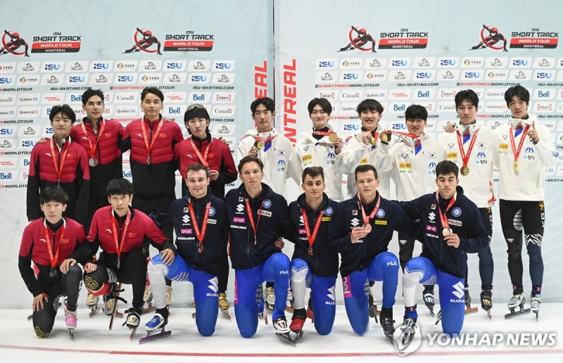 남자 계주 시상식에 나선 남자 대표팀 선수들 (출처=연합뉴스)