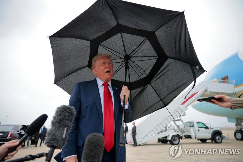 12일(현지시간) 취재진 질문에 답하는 도널드 트럼프 미 대통령 (출처=연합뉴스)