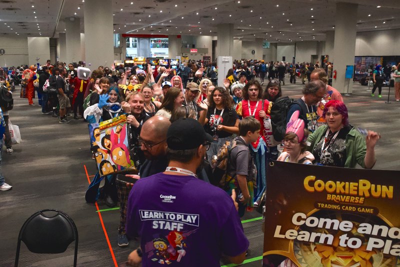 [서울=뉴시스] 뉴욕 코믹콘에서 열린 쿠키런 카드 게임 오프라인 강습회 참가 대기줄이 길게 늘어서 있다. (사진=데브시스터즈 제공) photo@newsis.com *재판매 및 DB 금지 *재판매 및 DB 금지