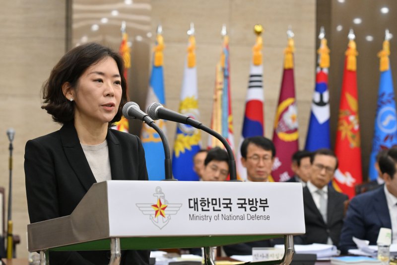 황성혜 구글코리아 부사장이 13일 서울 용산구 국방부 청사에서 열린 국방위원회의 국방부 등에 대한 국정감사에서 의원의 질의에 답변하고 있다.2025.10.13. /사진=뉴시스