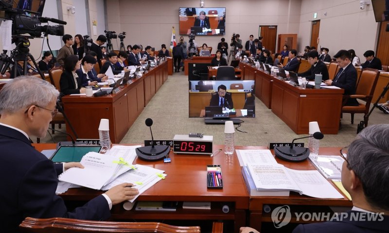 비어있는 국정감사장 대법원장 자리 (출처=연합뉴스)