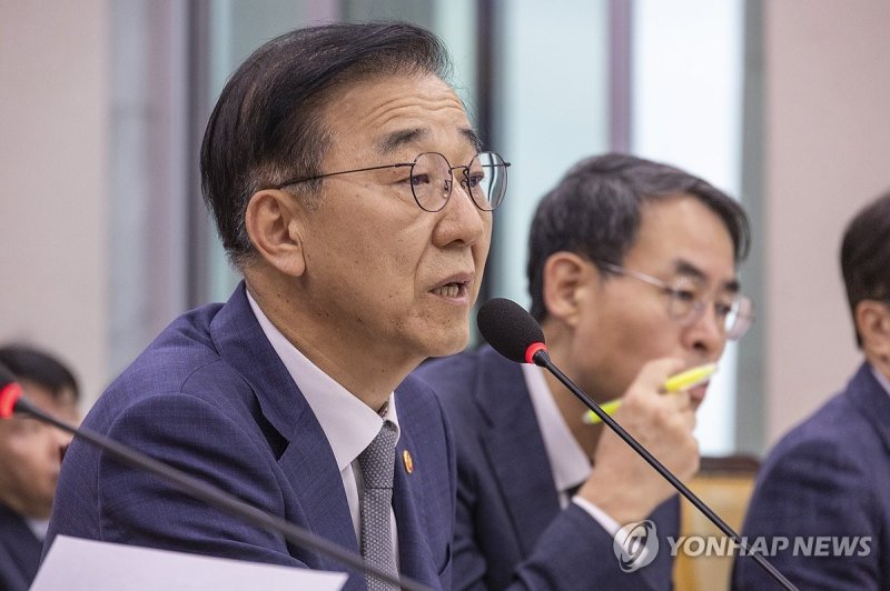 의원 질의에 답하는 김윤덕 국토부 장관 (출처=연합뉴스)