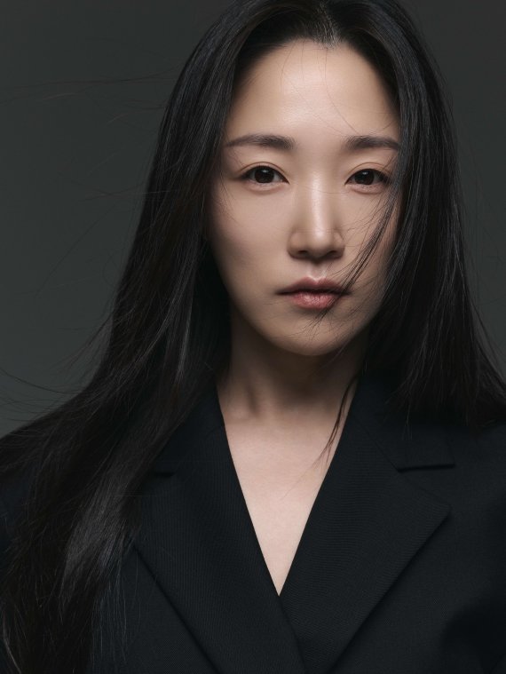 김예은, 새 프로필로 성숙한 분위기