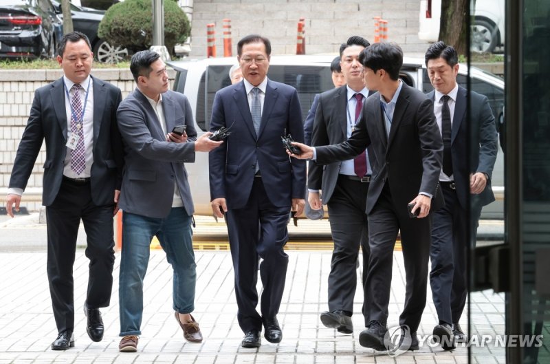 구속심사 위해 법정 향하는 박성재 전 장관 (출처=연합뉴스)