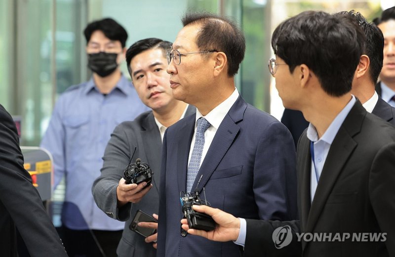 구속심사 위해 법정 향하는 박성재 전 장관 (출처=연합뉴스)