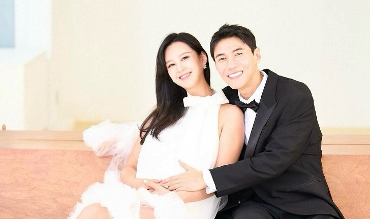 지소연♥송재희, 뒤늦게 알린 쌍둥이 출산 노산 걱정 속 드디어 만나