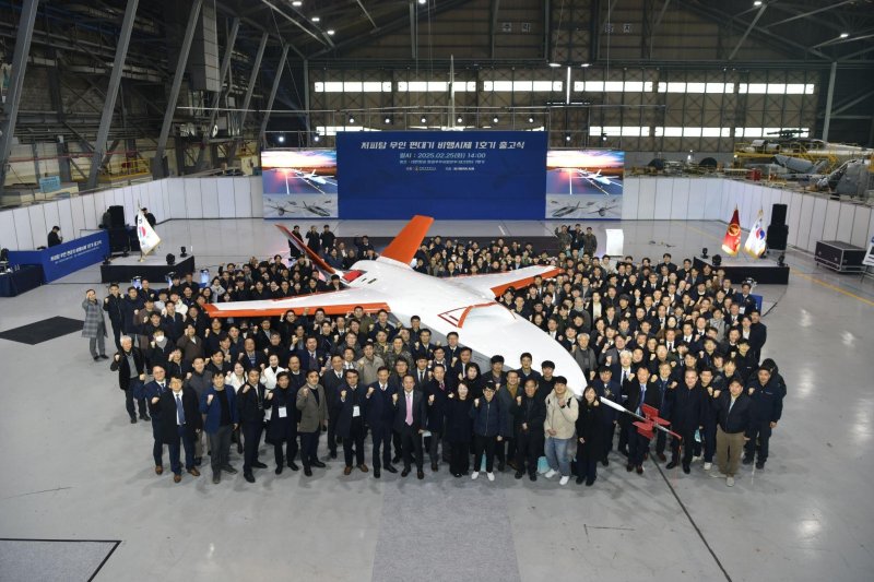 국내 최초로 개발 중인 저피탐 무인 편대기 비행시제 1호기 출고식 대한항공 제공