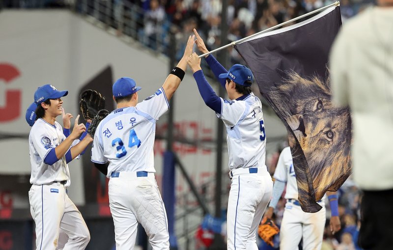 "디아즈의 한 방, 대구를 뒤흔들다”…삼성, 18년 만의 한화와 ‘불꽃 PO’ 성사