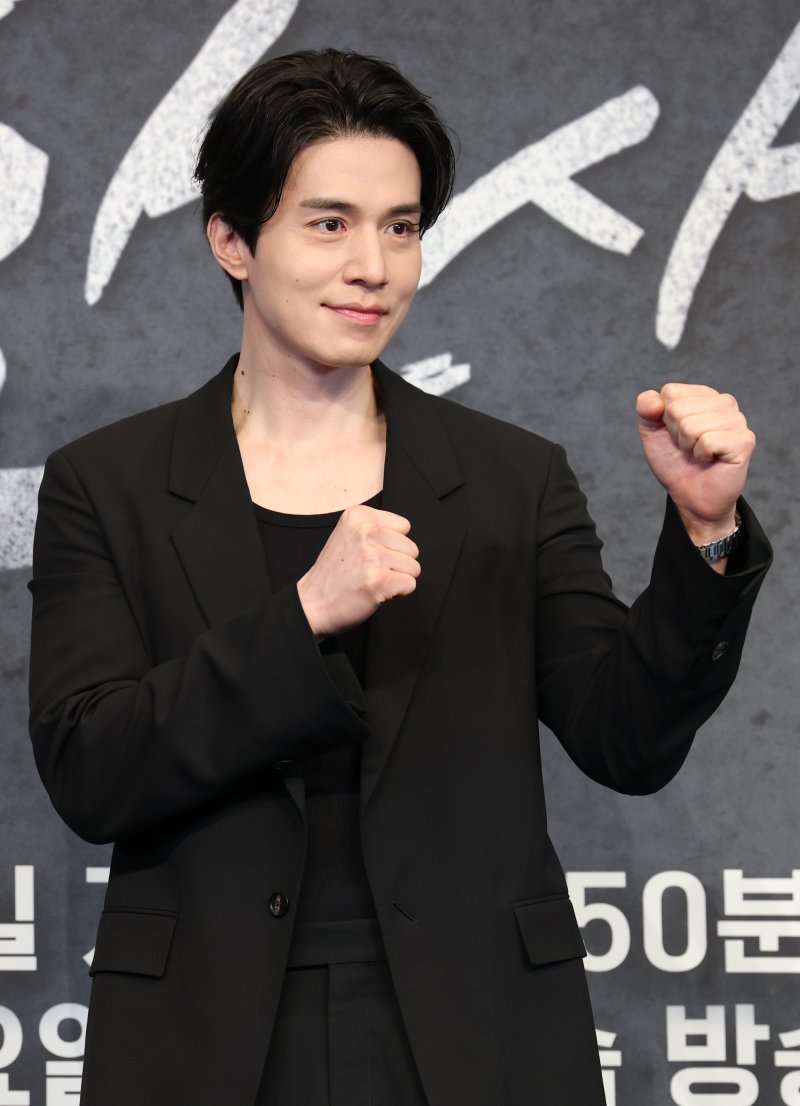 이동욱 측 거주지 방문·비행기서 접근…사생활 침해에 법적 대응