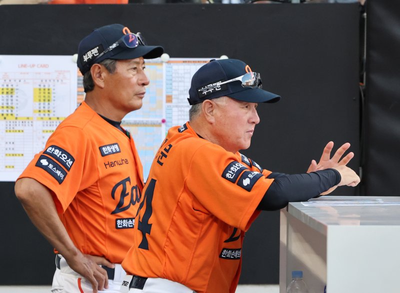 한화 이글스 김경문 감독(오른쪽). 2025.8.29/뉴스1 ⓒ News1 김기태 기자
