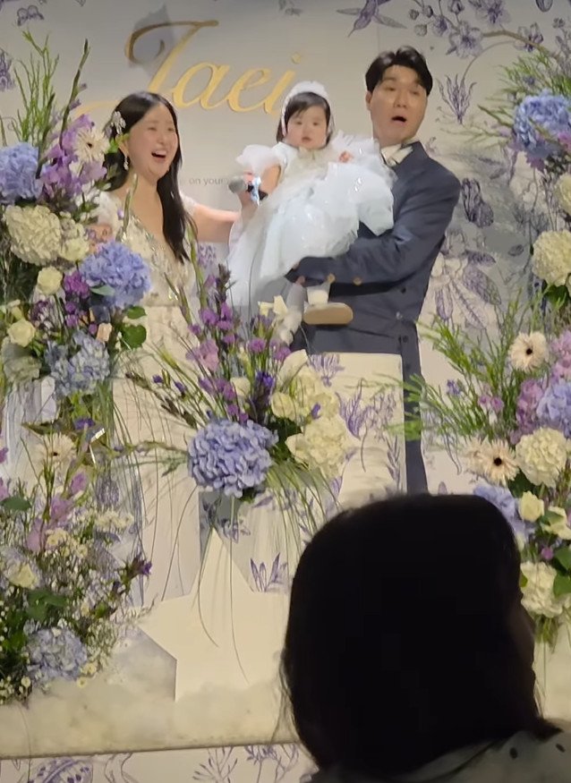 박수홍♥김다예, 호텔서 성대한 딸 돌잔치…동료들 총출동