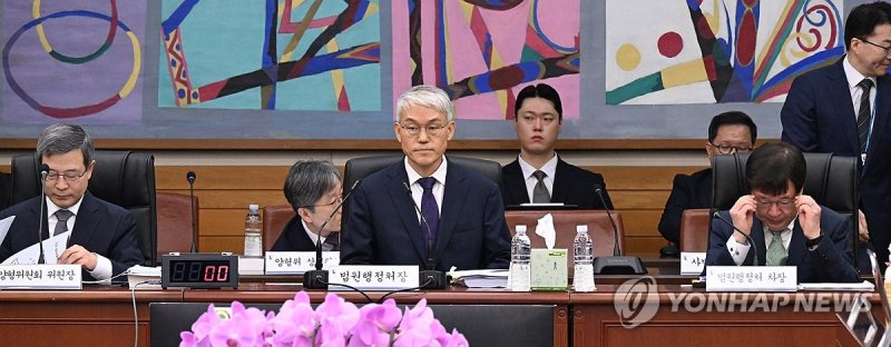 법사위 국정감사 참석한 천대엽 법원행정처장 (출처=연합뉴스)