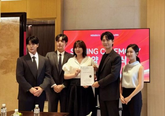 가운데 후고 우치우핑 대표, 오른쪽 영롱 권태혁 대표 (사진=영롱)