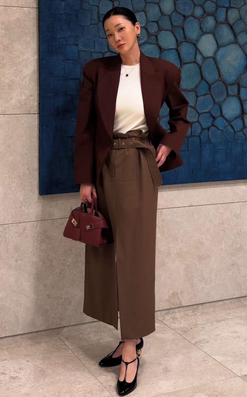 장윤주 완벽 비율 과시…레드룩 소화