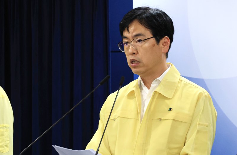 김민재 행정안전부 차관이 13일 서울 종로구 정부서울청사에서 국가정보자원관리원 행정정보시스템 화재 관련 중앙재난안전대책본부 브리핑을 하고 있다. 2025.10.13/뉴스1 ⓒ News1 임세영 기자