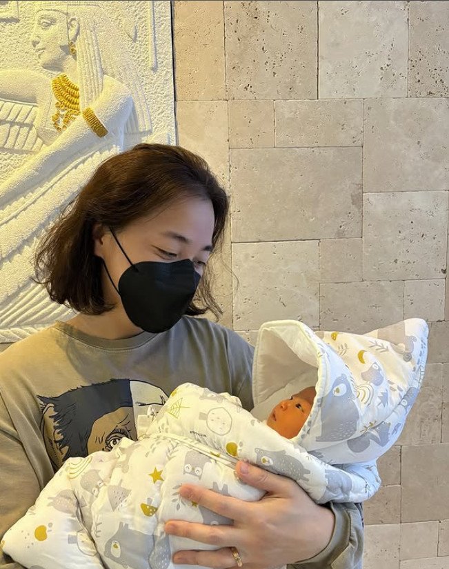 넉살, 두 아들 아빠 됐다…전소민·개코 등 축하 물결