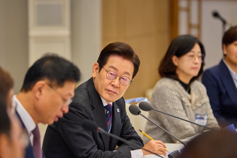 이재명 대통령이 16일 서울 용산 대통령실 청사에서 열린 제2차 핵심규제 합리화 전략회의에 참석해 있다. (대통령실 제공. 재판매 및 DB 금지) 2025.10.16/뉴스1 ⓒ News1 허경 기자