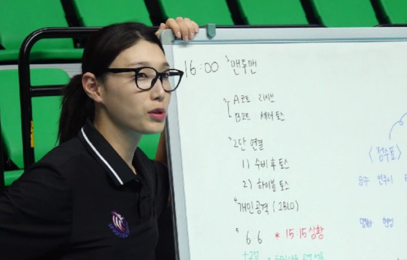 日고교와 한일전 앞둔 '신인감독 김연경'…세터들에 쓴소리 폭발