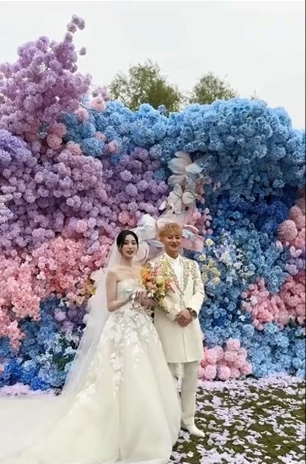 '엑소 출신' 타오, 쉬이양과 초호화 결혼식…생중계까지 진행 