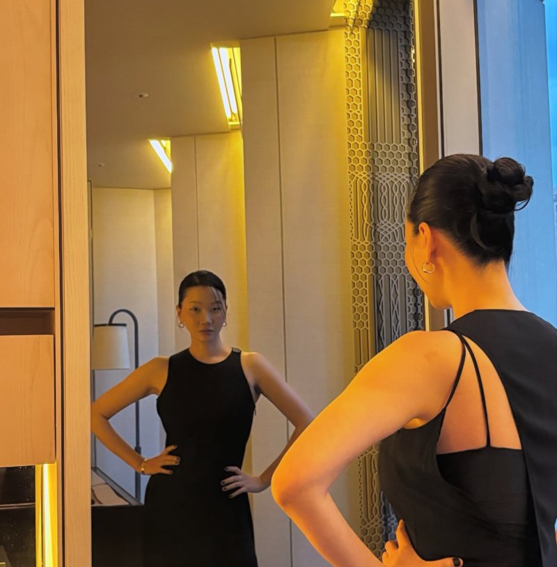 장윤주 블랙 드레스 완벽 소화…비율에 깜짝