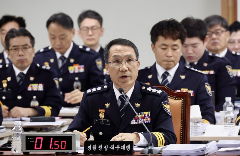 지난 17일 오전 서울 서대문구 경찰청에서 열린 행정안전위원회 국정감사에서 유재성 경찰청장 직무대행이 의원 질의에 답변하고 있다. 뉴시스