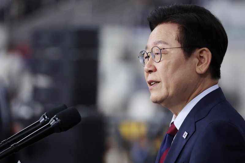 이재명 바카라 가상 머니 사이트이 지난 17일 부산아시아드주경기장에서 열린 제106회 전국체육대회 개막식에서 기념사를 하고 있다. 바카라 가상 머니 사이트실통신사진기자단