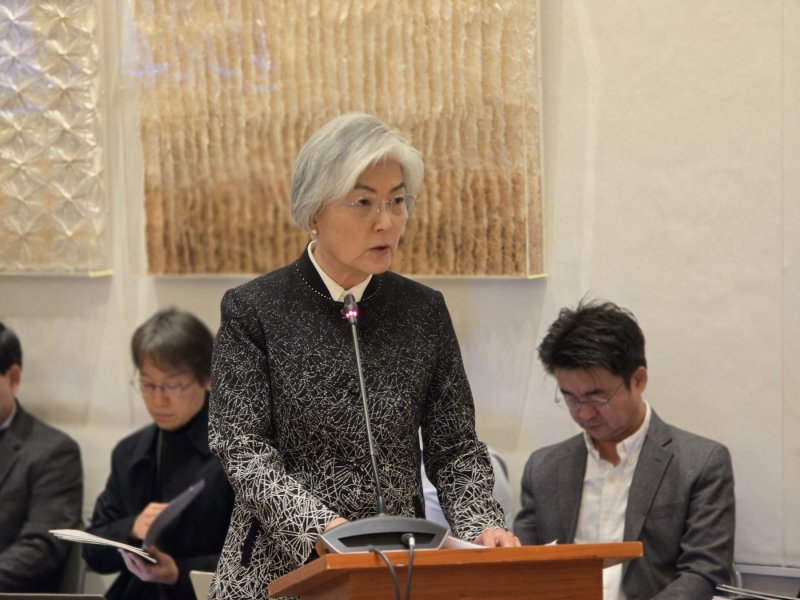 강경화 주미대사가 17일(현지시간) 미국 뉴욕 주유엔대표부에서 열린 국회 외교통일위원회 국정감사에서 업무보고를 하고 있다. 강 주미대사는 "도널드 트럼프 미국 대통령의 경주 APEC(아시아태평양경제협력체) 방한을 계기로 외교 안보, 통상 등 한미 간 협력분야에서 가시적인 성과가 도출될 수 있도록 사전 준비를 철저히 하겠다＂라고 밝혔다. ⓒ News1 류정민 특파원