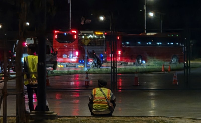 한국인 송환자들 탄 버스 (출처=연합뉴스)
