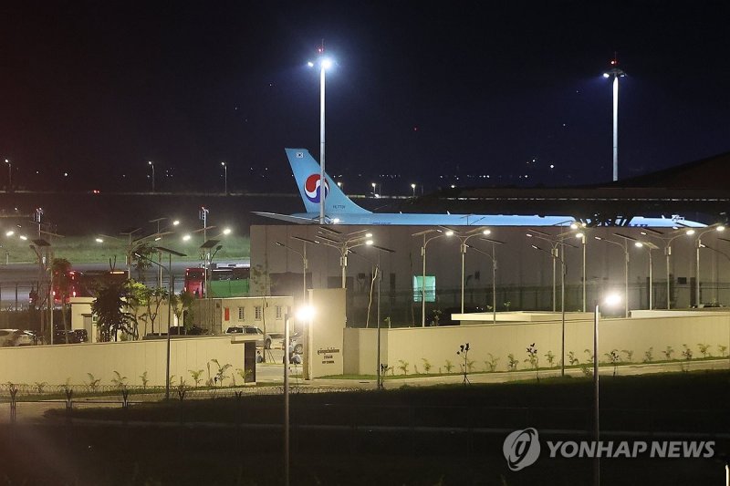 캄보디아 한국인 구금자들 송환…18일 오전 한국 도착 예정 (출처=연합뉴스)
