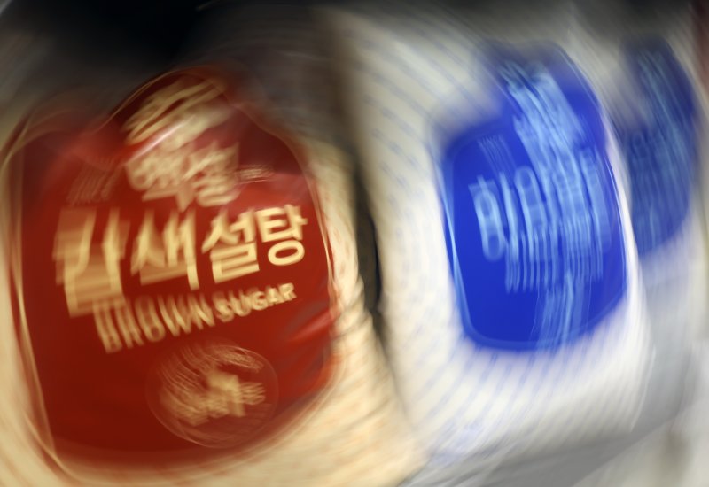 [서울=뉴시스] 고승민 기자 = 11일 서울의 한 대형마트에 진열된 설탕 제품 모습. 2024.03.11. kkssmm99@newsis.com