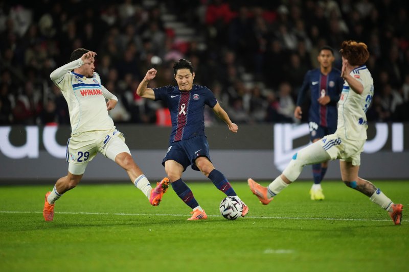 벤치 지키던 '그 이강인' 맞나? 골대 울리고 동점골에 크게 기여…PSG 주전 경쟁 청신호