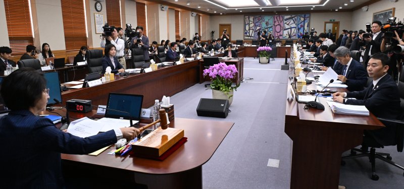 [바카라 사이트 디시=뉴시스] 국회사진기자단 = 15일 오전 바카라 사이트 디시 서초구 대법원에서 국회 법제사법위원회 현장 국정감사가 열리고 있다. 2025.10.15. photo@newsis.com
