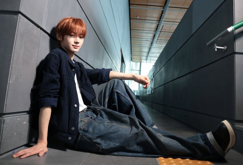 투어스 한진 "데뷔 전 매일 1시간씩 한국어 공부…지금도" [물 건너온 아이돌]①