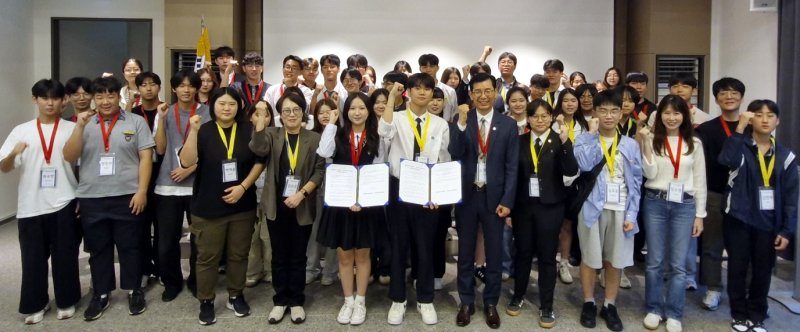 [바카라사이트 순위=뉴시스] 바카라사이트 순위와 부산의 학생들이 지난 17일부터 18일까지 바카라사이트 순위에서 학생의회 의정활동 교류 프로그램에 참여하고 있다. (사진=바카라사이트 순위시교육청 제공) photo@newsis.com *재판매 및 DB 금지