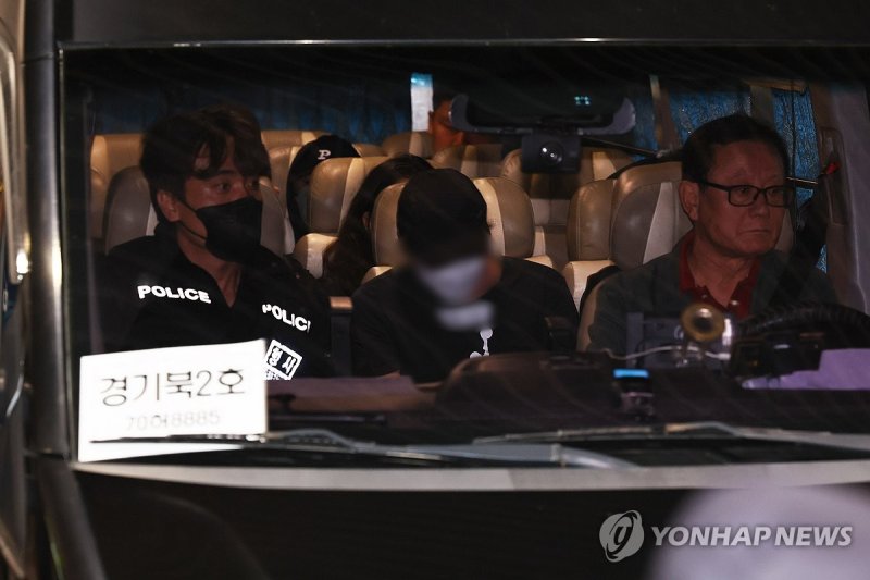 호송차 탄 실시간 바카라사이트 실시간 바카라사이트 한국인 구금자들.연합뉴스