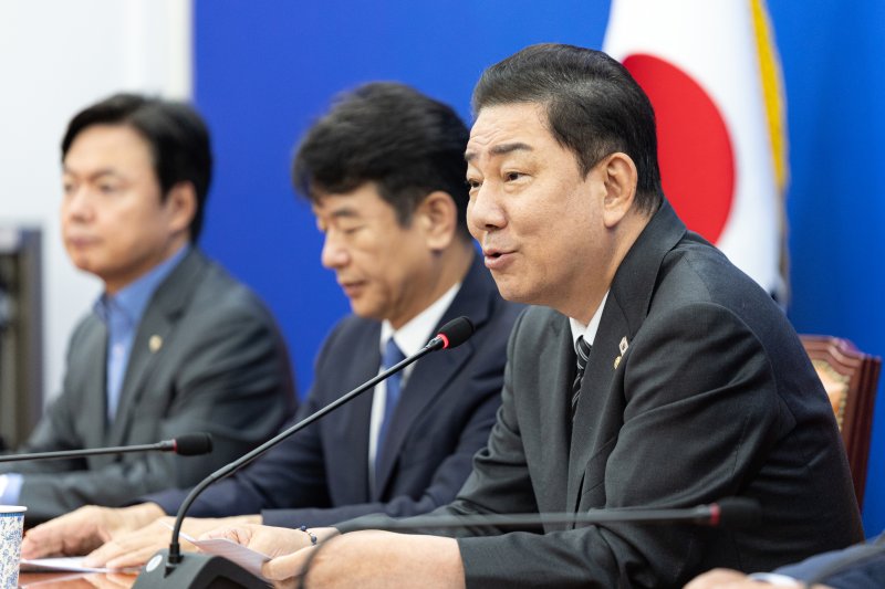라이브 바카라사이트 더불어민주당 원내대표가 19일 서울 여의도 국회에서 열린 국정감사 기자간담회에서 모두발언하고 있다. 2025.10.19/뉴스1 ⓒ News1 이승배 기자