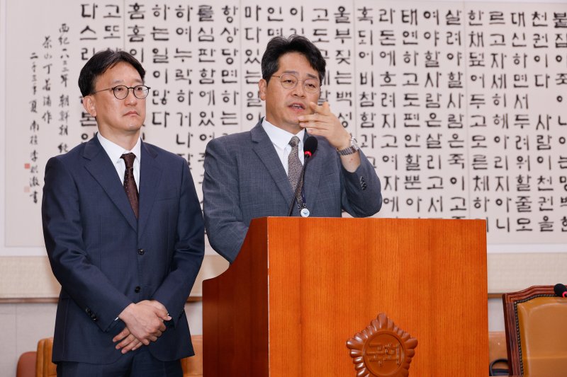 송창진 전 고위공직자범죄수사처 수사2부장검사(왼쪽)와 박석일 전 수사3부장검사. 2024.10.14/뉴스1 ⓒ News1 안은나 기자