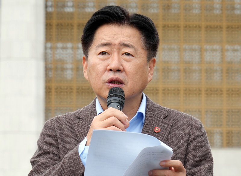 오영훈 바카라사이트 아벤카지노특별자치도바카라사이트 아벤카지노가 12일 오후 국회 앞에서 장동혁 국민의힘 대표를 규탄하는 기자회견을 하고 있다.(바카라사이트 아벤카지노특별자치도 제공, 재판매 및 DB 금지) ⓒ News1 오미란 기자