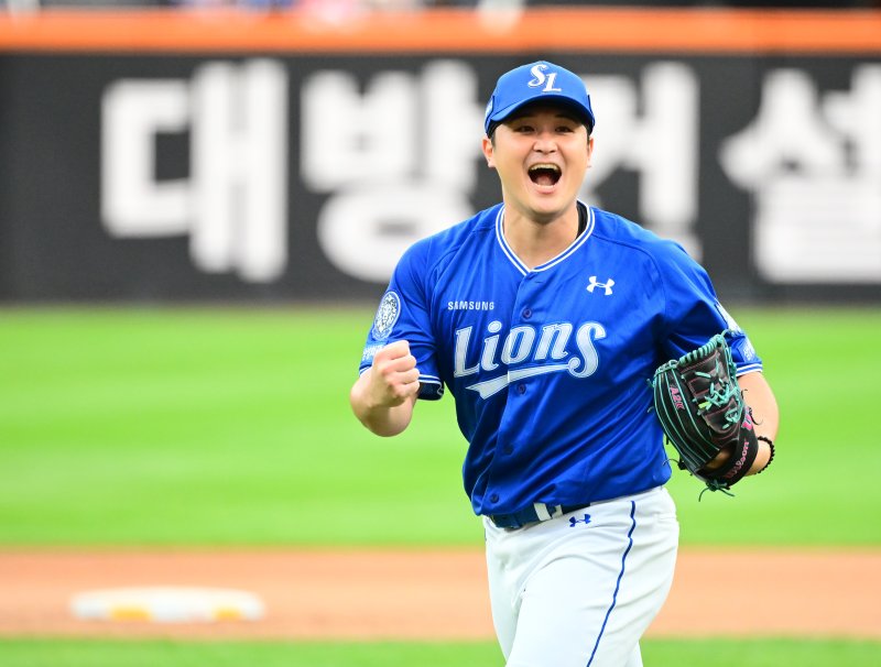 19일 대전 한화생명볼파크 열린 프로야구 2025 신한 SOL뱅크 KBO 플레이오프 1차전 삼성 라이온즈와 한화 이글스의 경기에서 삼성 선발 바카라 사이트 디시가 7회 1실점 호투하며 환호하고 있다. 2025.10.19/뉴스1 ⓒ News1 김기남 기자