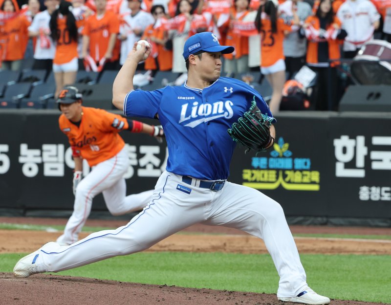 19일 대전 한화생명볼파크 열린 프로야구 2025 신한 SOL뱅크 KBO 플레이오프 2차전 삼성 라이온즈와 한화 이글스의 경기에서 삼성 선발투수 바카라 사이트 디시가 역투하고 있다. 2025.10.19/뉴스1 ⓒ News1 김기태 기자