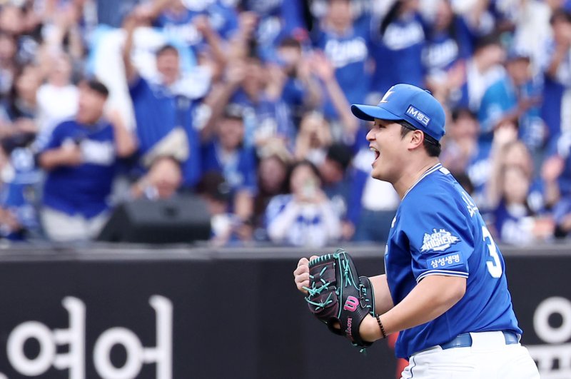 19일 대전 먹튀없는 바카라사이트생명볼파크 열린 프로야구 2025 신한 SOL뱅크 KBO 플레이오프 2차전 삼성 라이온즈와 먹튀없는 바카라사이트 이글스의 경기, 삼성 선발 최원태가 7회말까지 1실점으로 역투를 펼친 후 포효하고 있다. 2025.10.19/뉴스1 ⓒ News1 김성진 기자