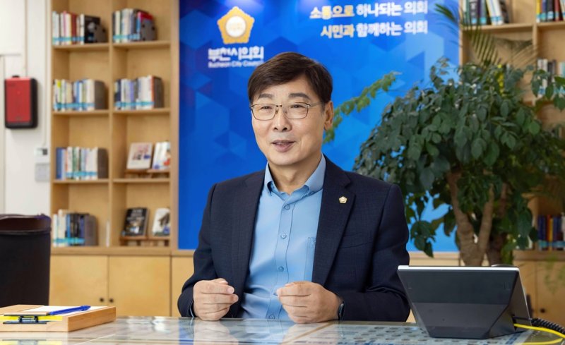 김병전 신규 바카라사이트시의회 의장이 지난 17일 집무실에서 파이낸셜뉴스와 인터뷰를 진행하고 있다. 신규 바카라사이트시의회 제공