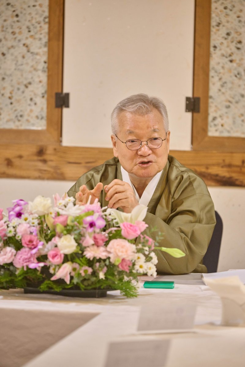 윤영달 바카라 카드카운팅제과 바카라 카드카운팅이 지난 17일 국악 공연 '창신제' 20주년을 맞아 기자간담회를 하고 있다. 크라운해태제과 제공