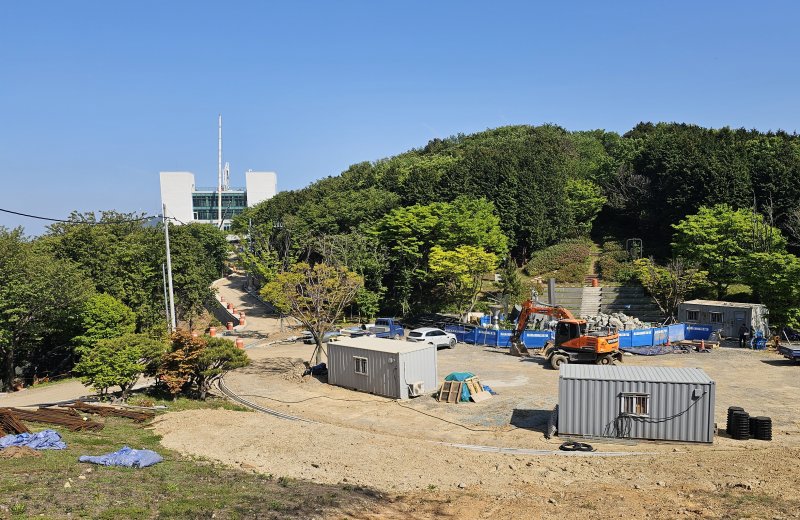부산 서구 아미동 '천마산 모노레일 상부승강장·복합전망대 조성사업' 공사 현장 사진=변옥환 기자
