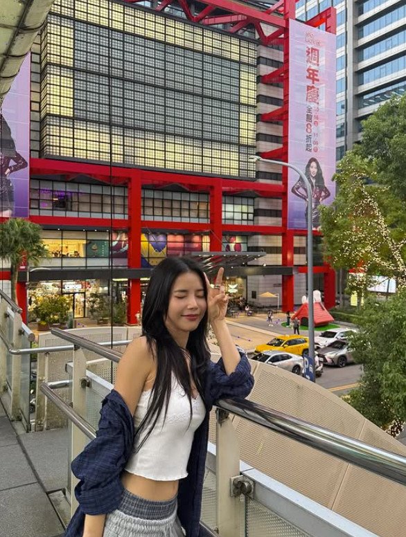 솔라, 운동 얼마나 하길래…군살 제로 탄탄 복근 [N샷]