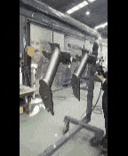 금속 부품 연마 작업 중인 아지트씨. 사진=포천이주노동자센터 제공