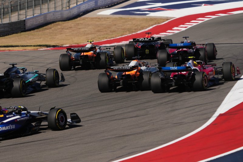 지난 19일 F1 차량들이 미국 오스틴 서킷을 달리고 있다. 연합뉴스